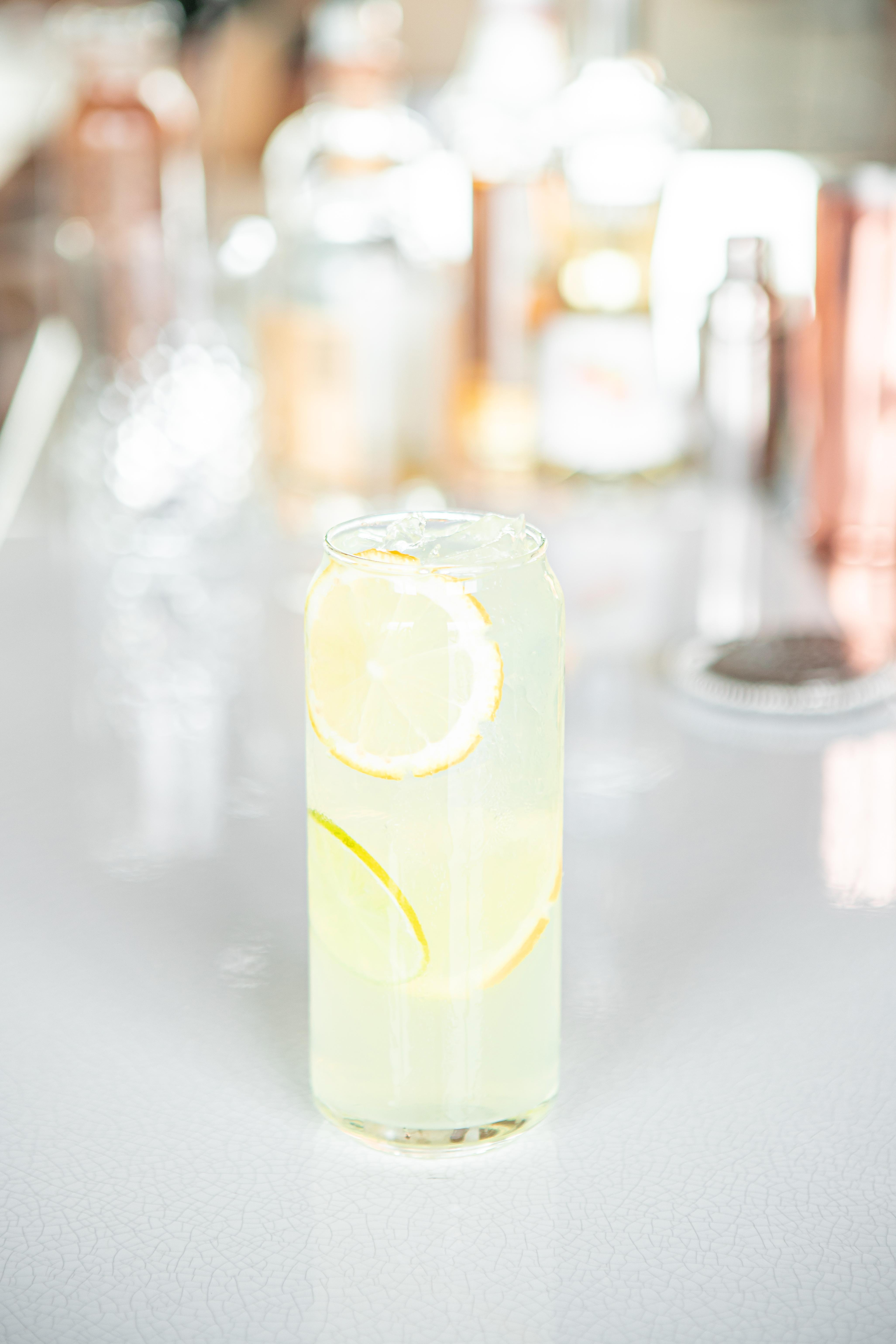 Alkoholisks citrona- laima kokteilis